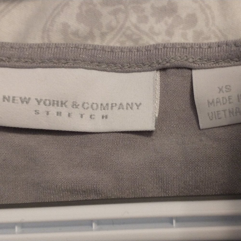 New York and Company Floral Shell - Picture 2 of 2